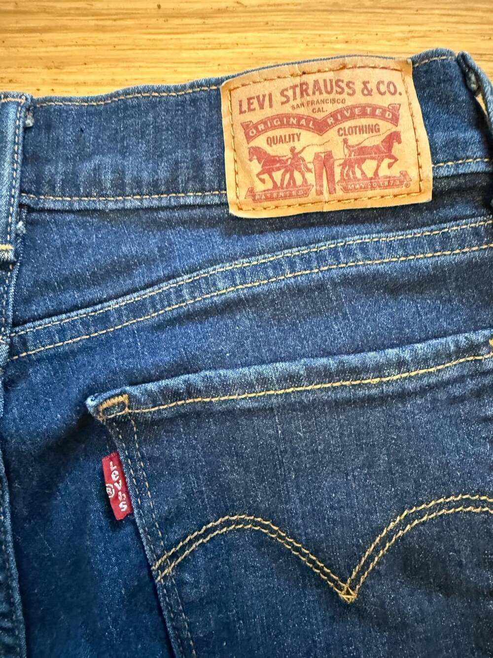 Levi's 710 Super Skinny Jeans Size 27 Blue Denim - Picture 3 of 4